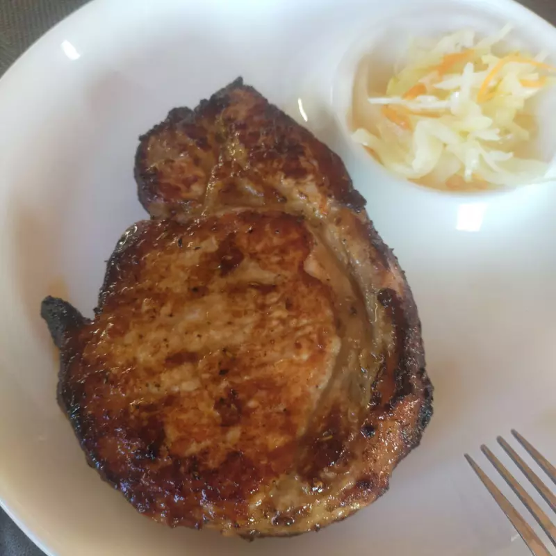 Сочные свиные стейки из корейки (без отбивания, в духовке)