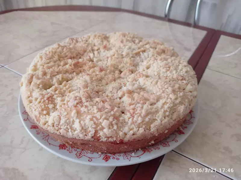 Пирог на кефире с яблоками и штрейзелем