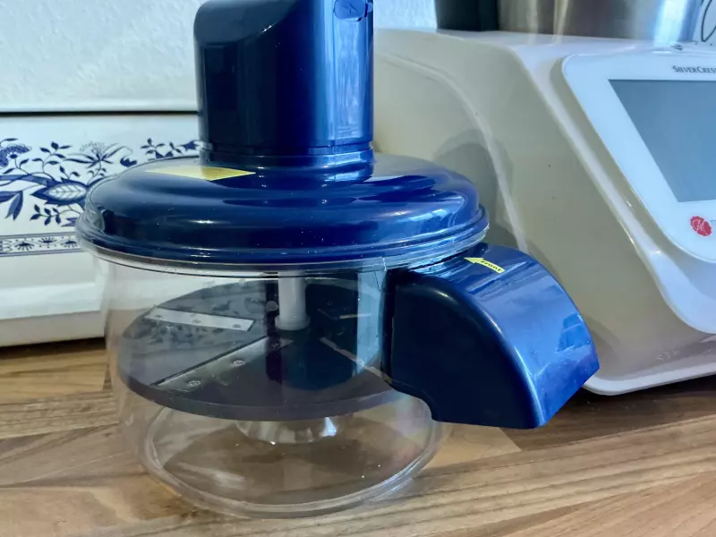 Овощечистка или Fruit and vegetable peeler