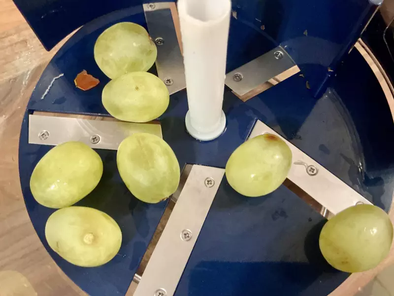 Овощечистка или Fruit and vegetable peeler