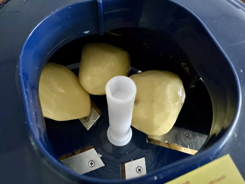 Овощечистка или Fruit and vegetable peeler