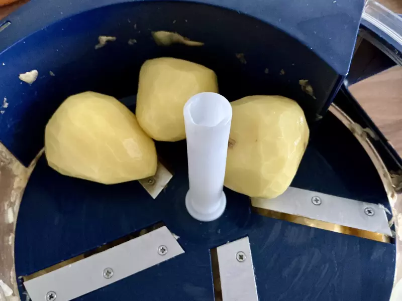 Овощечистка или Fruit and vegetable peeler