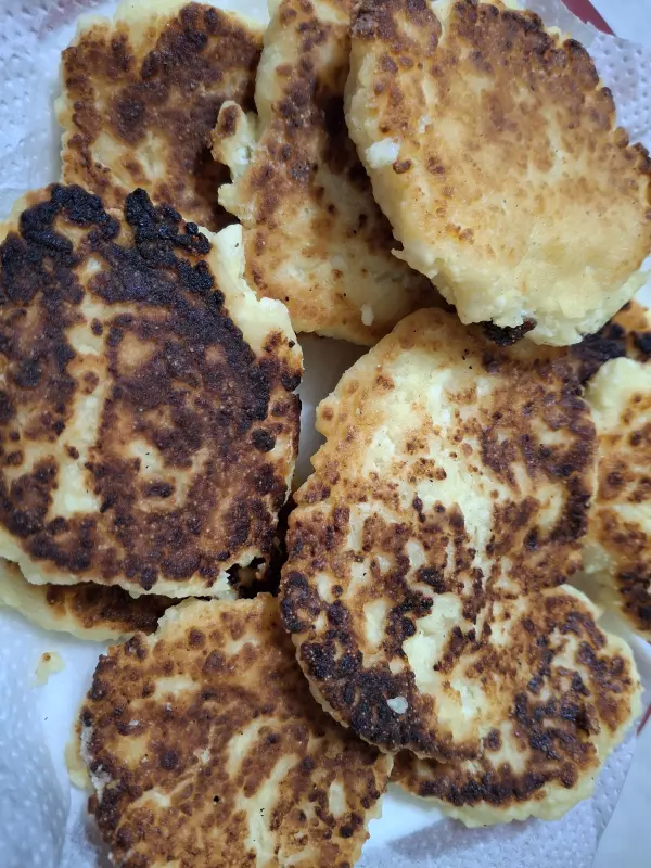 Сырники с урока Домоводства "Квартет" (мультипекарь Redmond, сковорода)