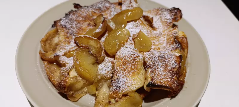 Яблочный панкейк "Датч Бэби"