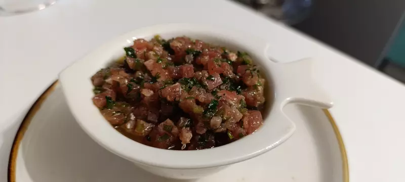 Метровый салат из тунца