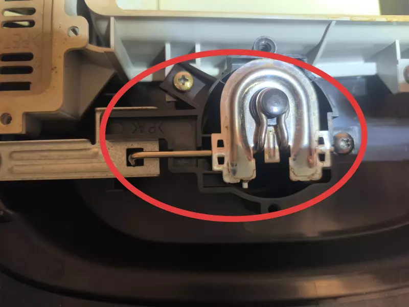 Болтается клапан дрожжевого диспенсера в ХП Panasonic  SD-ZB2512.