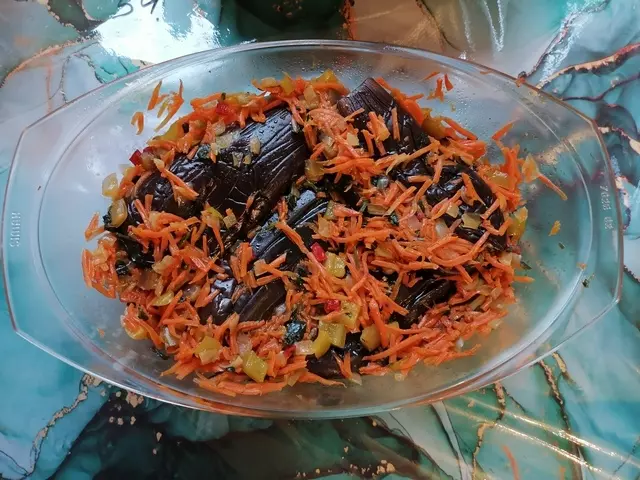 Баклажаны фаршированные квашеные