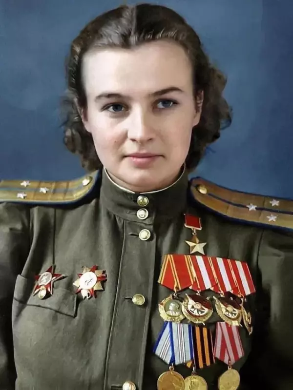 Поклонимся великим тем годам....