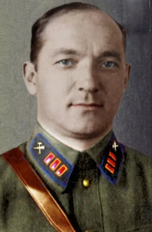 Поклонимся великим тем годам....