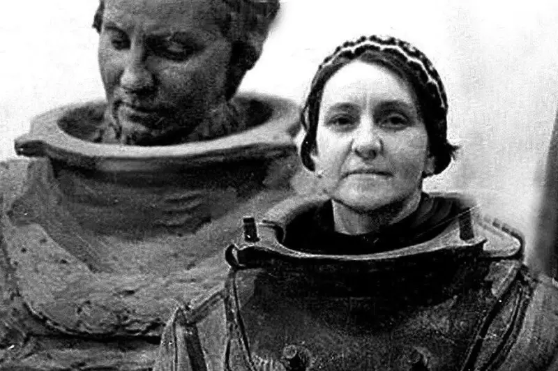 Поклонимся великим тем годам....