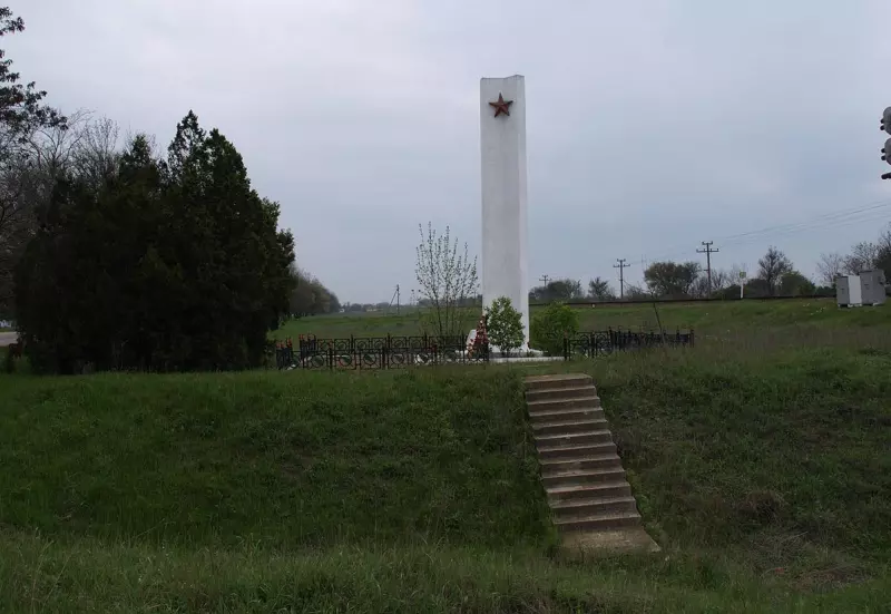 Поклонимся великим тем годам....