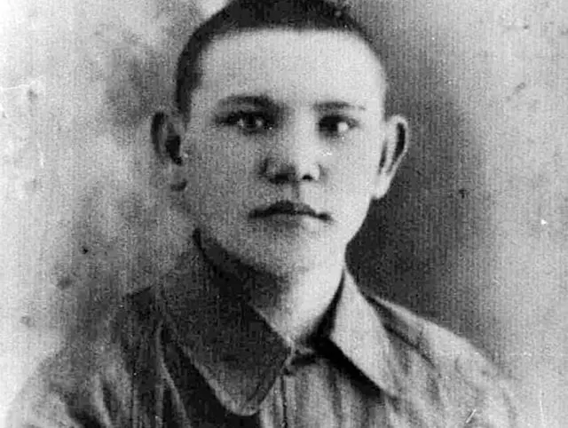 Поклонимся великим тем годам....