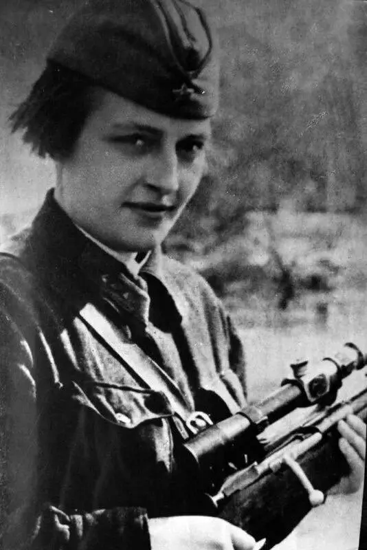 Поклонимся великим тем годам....