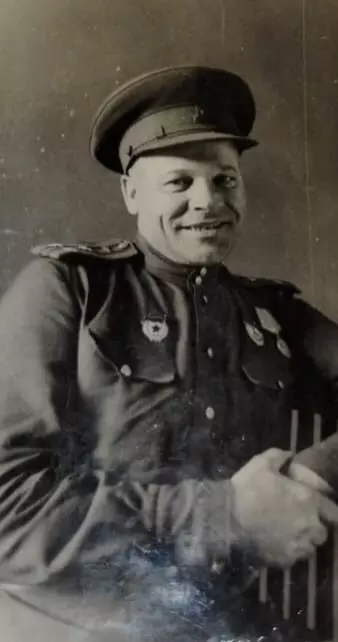 Поклонимся великим тем годам....