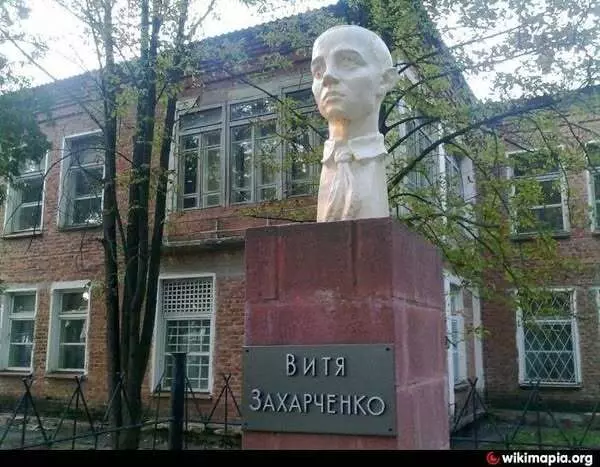 Поклонимся великим тем годам....