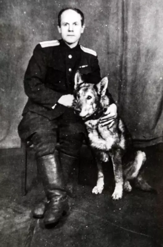 Поклонимся великим тем годам....