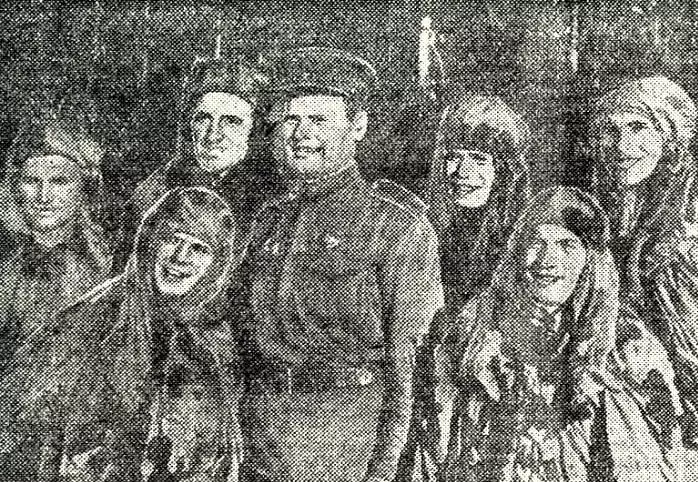 Поклонимся великим тем годам....