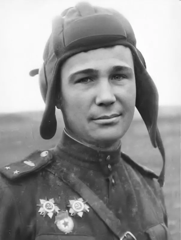 Поклонимся великим тем годам....