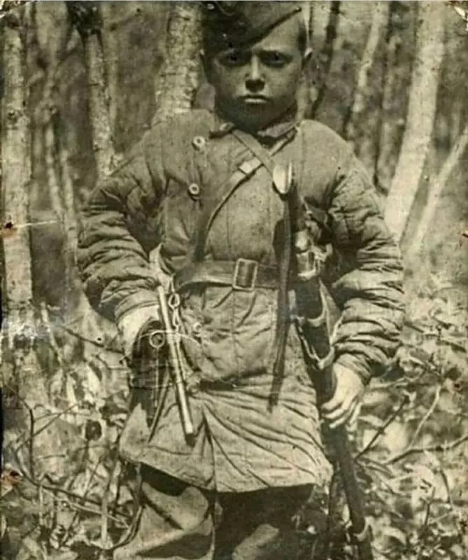 Поклонимся великим тем годам....