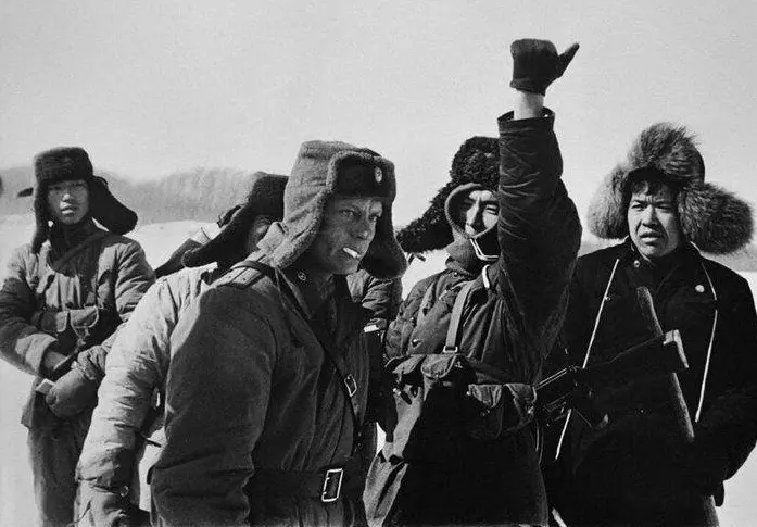 Поклонимся великим тем годам....