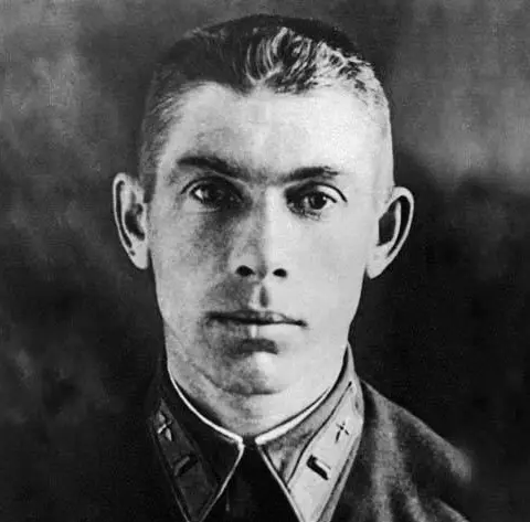 Поклонимся великим тем годам....