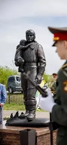 Поклонимся великим тем годам....