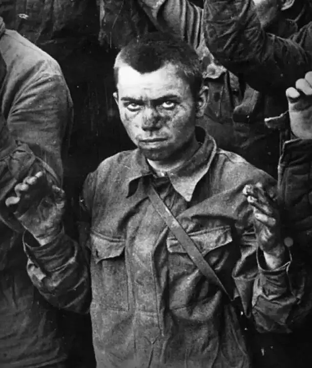 Поклонимся великим тем годам....