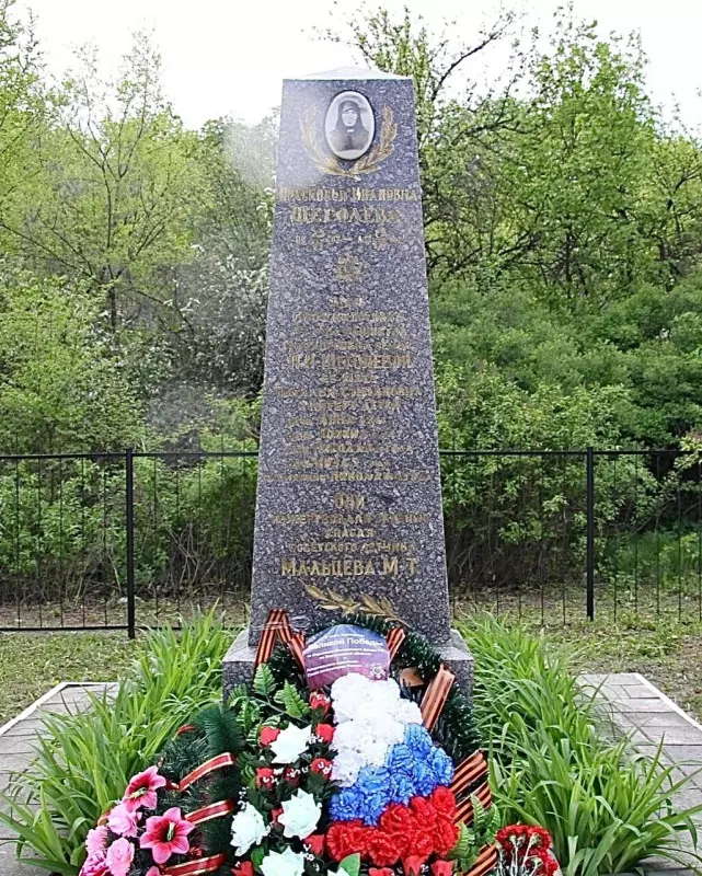 Поклонимся великим тем годам....
