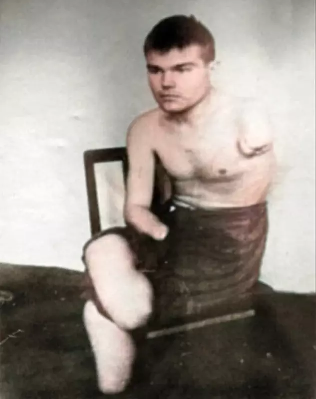 Поклонимся великим тем годам....